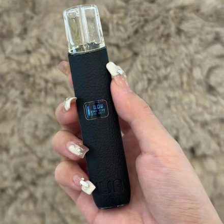 LANA皮革紋理電子煙主機的真實手持質感與極簡設計風格